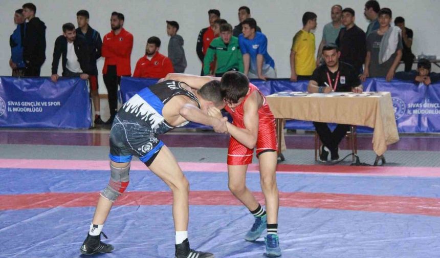 U15 Türkiye Güreş Şampiyonası’nın açılış seremonisi yapıldı