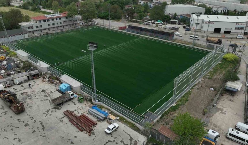 Yakup Altun Stadı’nda sentetik çim seriliyor