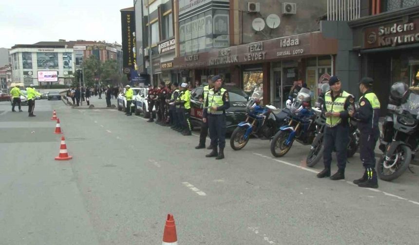 Arnavutköy’de Trafik Haftası’nda sürücülere kurallar hatırlatıldı