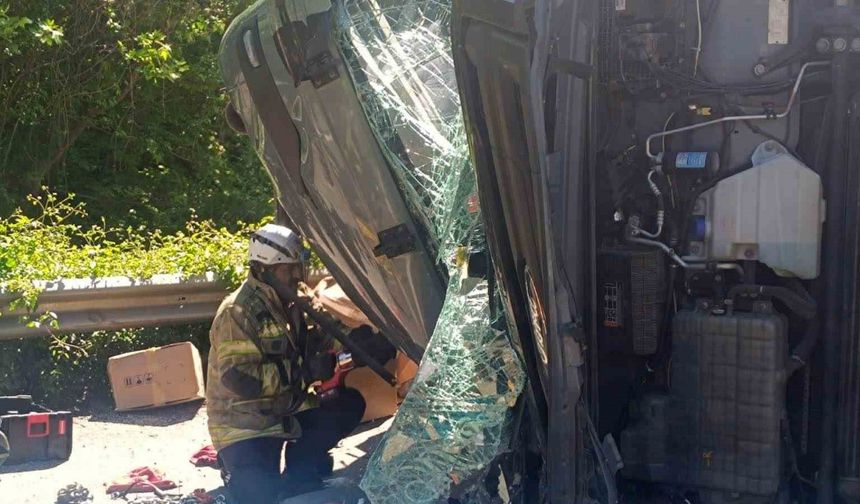 Bursa’da devrilen tırın sürücüsü hayatını kaybetti