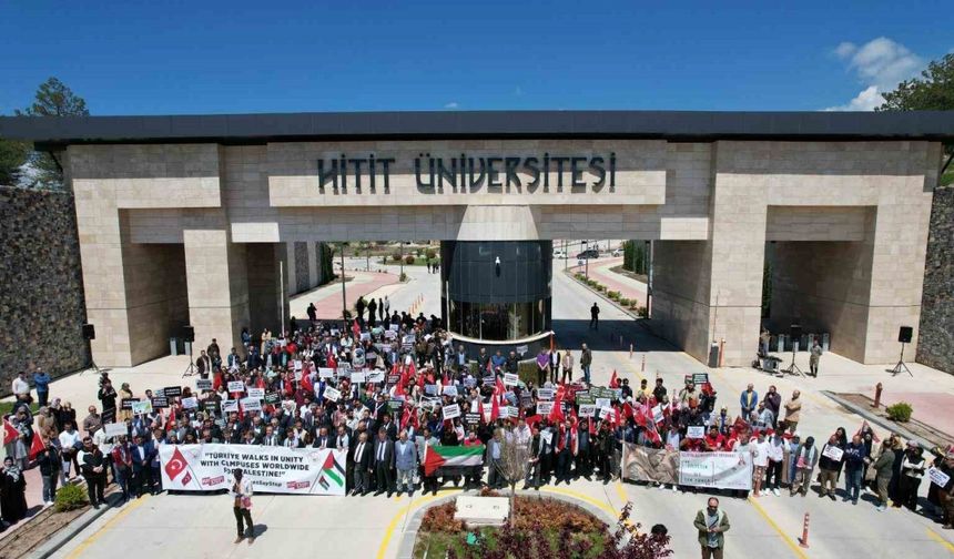 Hitit Üniversitesi öğrencileri Filistin için yürüdü