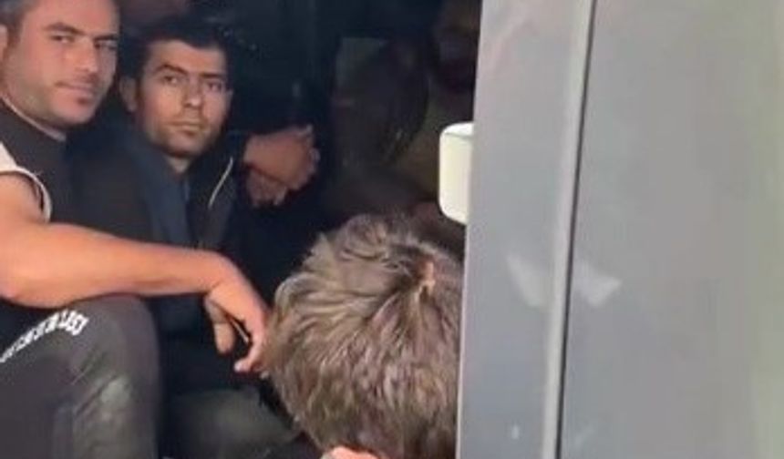 Kırşehir’de 2 araçta 3 organizatör ve 23 Suriyeli düzensiz göçmen yakalandı