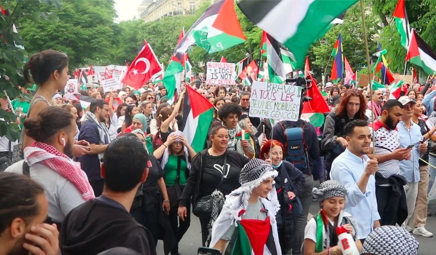 Paris’te Filistin’e destek İsrail’e tepki: “Masum çocukları öldürmekten vazgeçin”