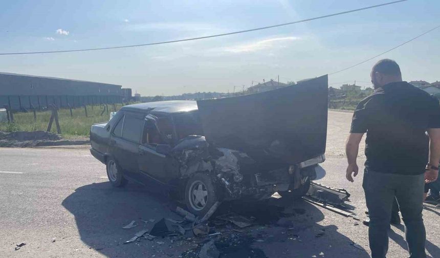 Tekirdağ’da yolcu minibüsü otomobille çarpıştı: 3 yaralı