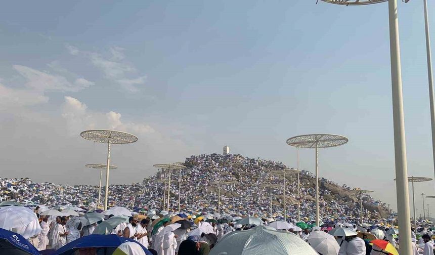 Diyanet İşleri Başkanı Erbaş, Arafat’ta vakfe duası yaptırdı