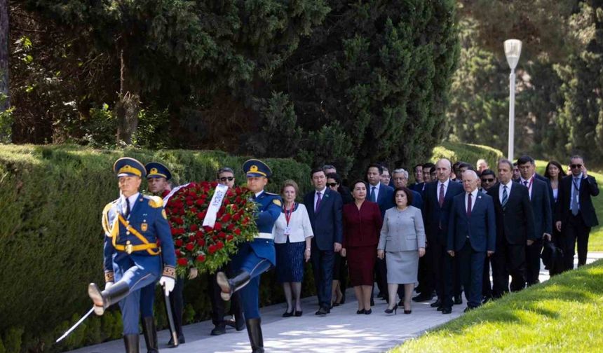 TBMM Başkanı Kurtulmuş’tan Bakü’de Aliyev’in mezarına ve şehitliklere ziyaret