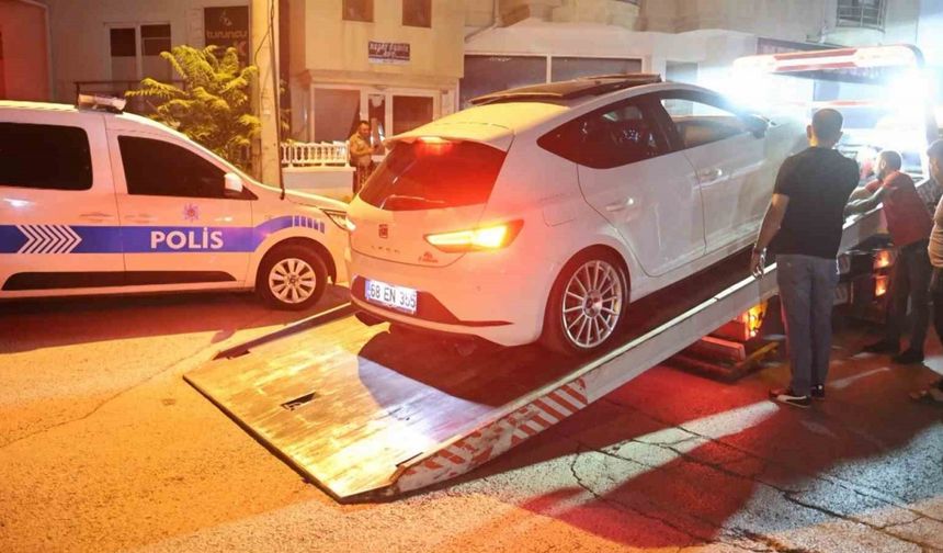 Abart egzozlu aracı trafikten men edilse de zevkinden vazgeçmedi