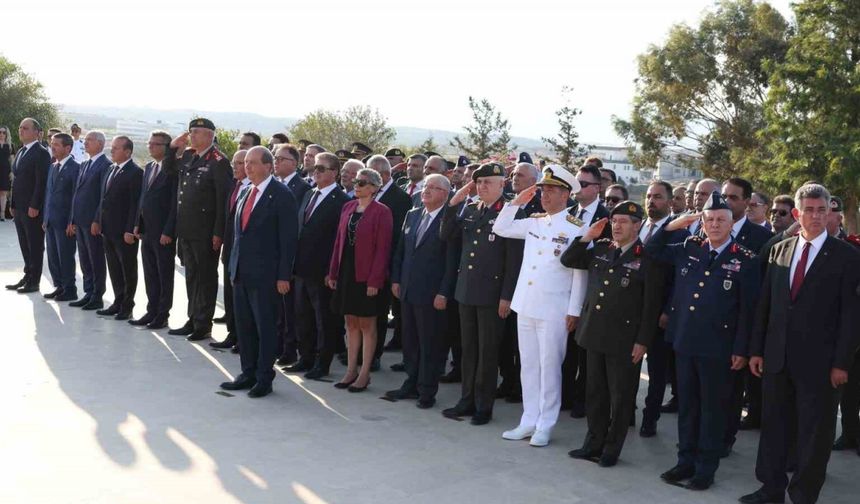 Bakan Güler, KKTC Kurucu Cumhurbaşkanı Denktaş ve Fazıl Küçük’ün kabrini ziyaret etti