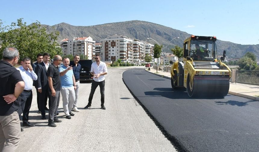 Başkan Sevindi: “Asfaltlamada ilk hedefimiz çukurlu yollar”