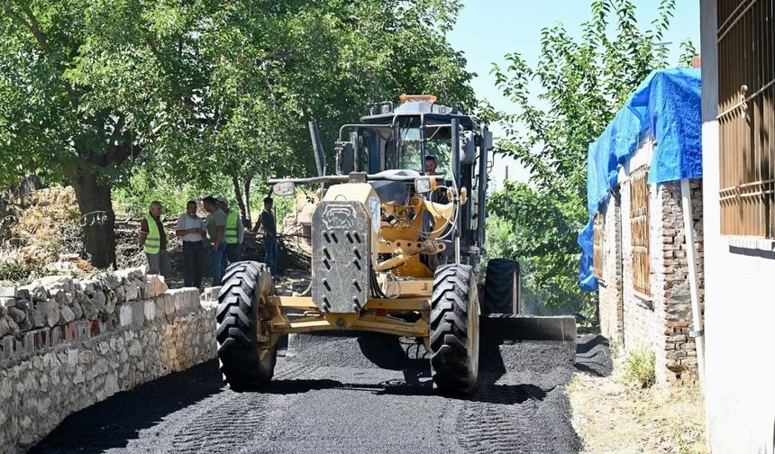 Geçit: “İlçemize yakışır yollar yapıyoruz”