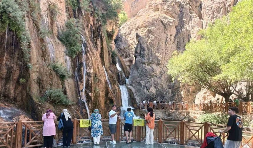 Günpınar Şelalesi’ne ziyaretçi akını