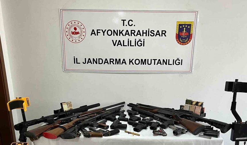 Jandarmadan kaçak silah tamir atölyesine baskın, 22 ruhsatsız silah ele geçirildi