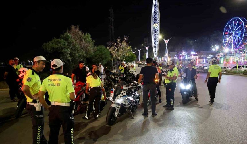 Kurallara uymayan 347 motosiklet sürücüsü cezadan kaçamadı