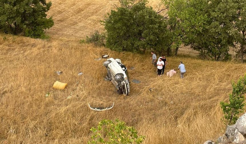 Tokat’ta uçurumdan düşen otomobilden sağ kurtuldular