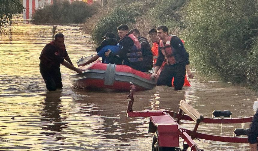 Antalya Sele Teslim! 236 Kişi Mahsur Kaldı: AFAD Ekipleri Sahaya İndi!