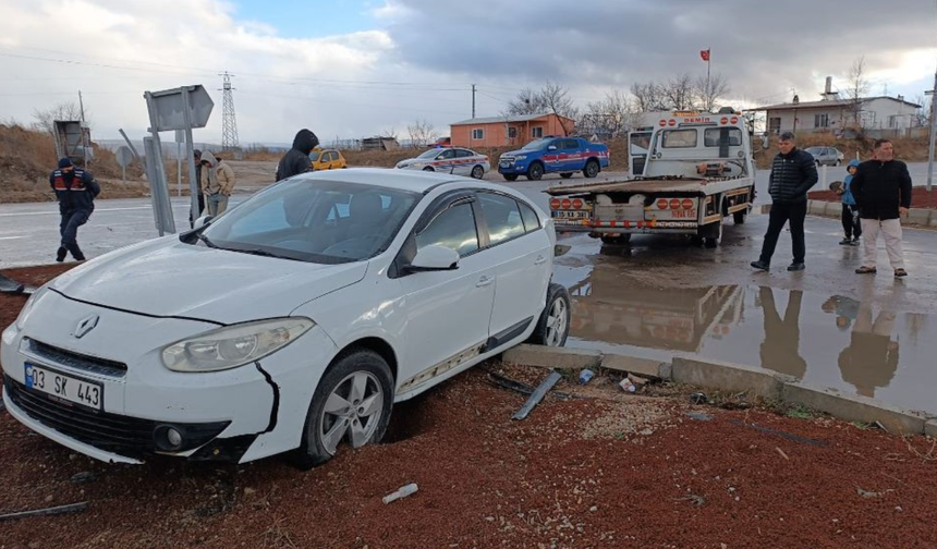 Afyonkarahisar'da Trafik Kazası: İki Otomobil Çarpıştı