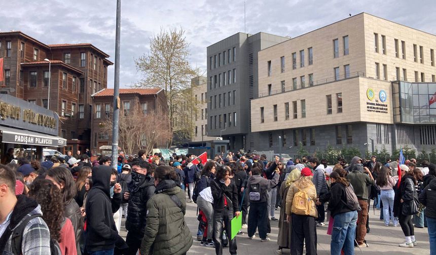 Maçka Parkı’nda Binlerce Öğrenci Özgürlük ve Adalet İçin Slogan Attı