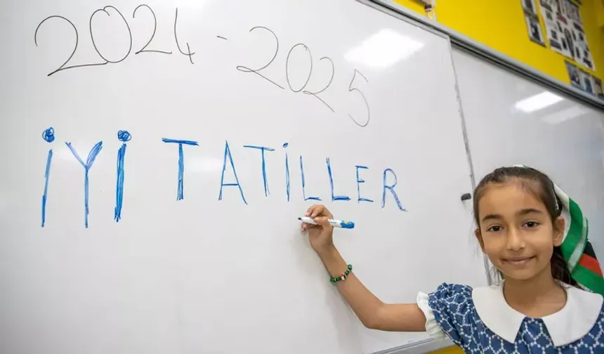Okullarda Serbest Kıyafet Dönemi Bitiyor: 2025'te Forma Zorunluluğu Geri Geliyor
