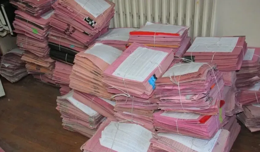 Türkiye'de Banka Borcu Rekor Seviyeye Ulaştı: Her İki Kişiden Biri Bankaya Borçlu