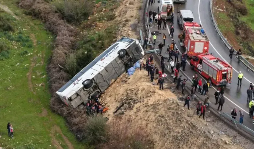Virajda Can Pazarı: Antalya’da Yolcu Otobüsü Şarampole Yuvarlandı