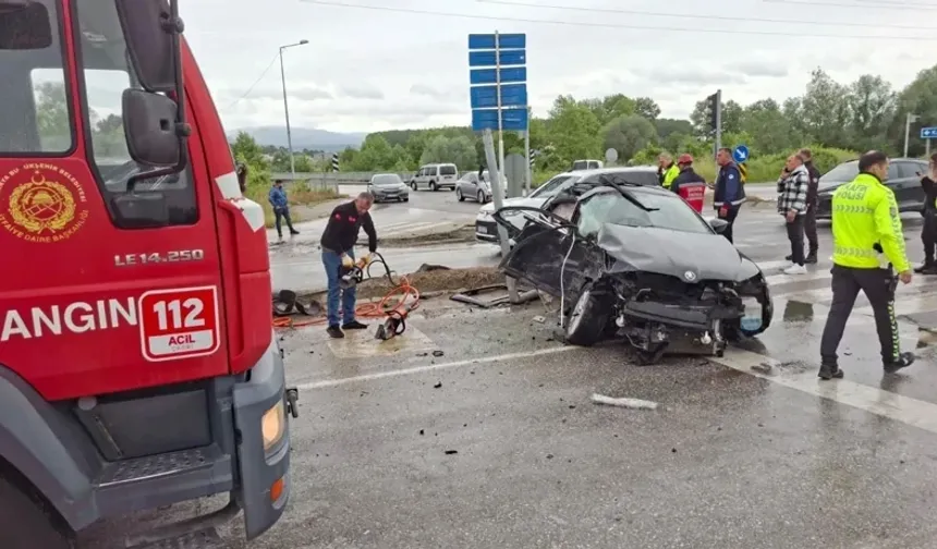 Sakarya’da Can Pazarı: Tır, Otomobil ve Minibüsün Karıştığı Zincirleme Kazada 4’ü Ağır 6 Yaralı