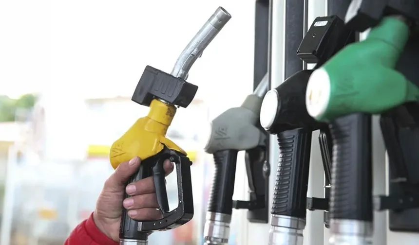 Akaryakıtta Gece Yarısı Sürprizi: Motorin Fiyatları Sert Düştü