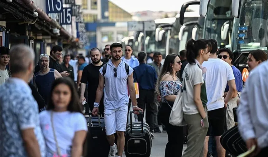 Bayram Yolculuğunda Büyük Hareketlilik: Otogarlarda Ek Sefer Alarmı Verildi