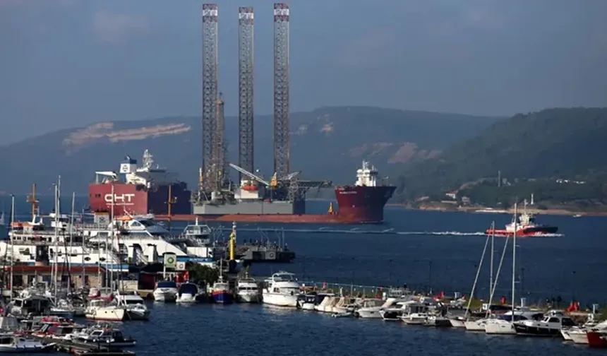 Boğaz Geçişlerinde Yeni Tarife: İstanbul ve Çanakkale'den Geçen Gemilere Yüzde 15 Zam