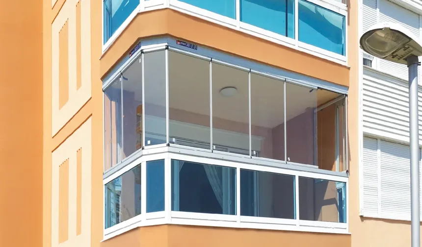 Cam Balkon Yaptırmadan Önce Bir Kez Daha Düşünün: İzinsiz Uygulamalar Yıkıma Kadar Giden Süreç Başlatabiliyor