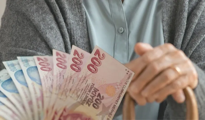 Emeklilerin Beklediği 3.552 TL Fark İçin Gözler SGK'da: Ödeme Takvimi Merak Konusu