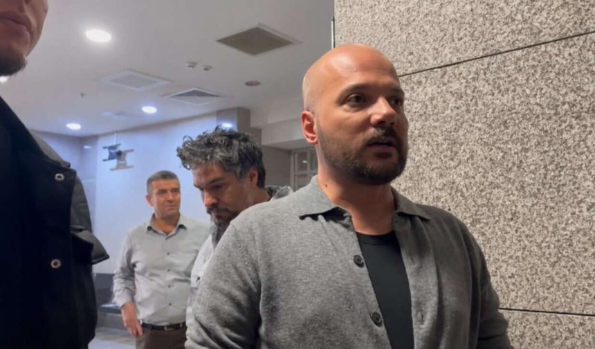 Oğuzhan Uğur'un Adliye Görüntüsü Tartışma Yarattı: Sosyal Medyada Paylaşılan Fotoğrafın Gerçeği Ortaya Çıktı
