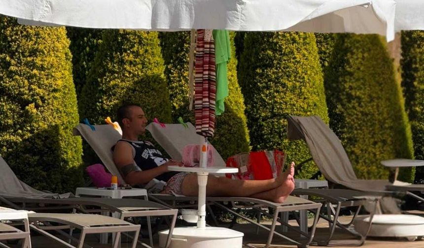 Ünlü rapçi Yusuf Yiğit Duman Alaçatı’da kameralara yakalandı