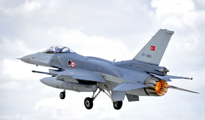 Türk F-16’ları NATO Görevinde Bir İlke İmza Attı: Düşük Süratli Önleme Eğitimi Gerçekleştirildi