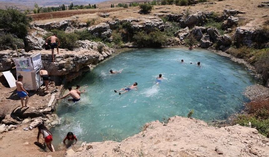 Kuruyan Göl Yeniden Canlandı, Ziyaretçiler Akın Etti