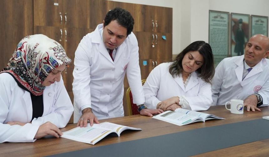 Öğretmenlerin Önlüklerinde Yeni Dönem Başlıyor! MEB Tüm Türkiye İçin Standartları Belirledi