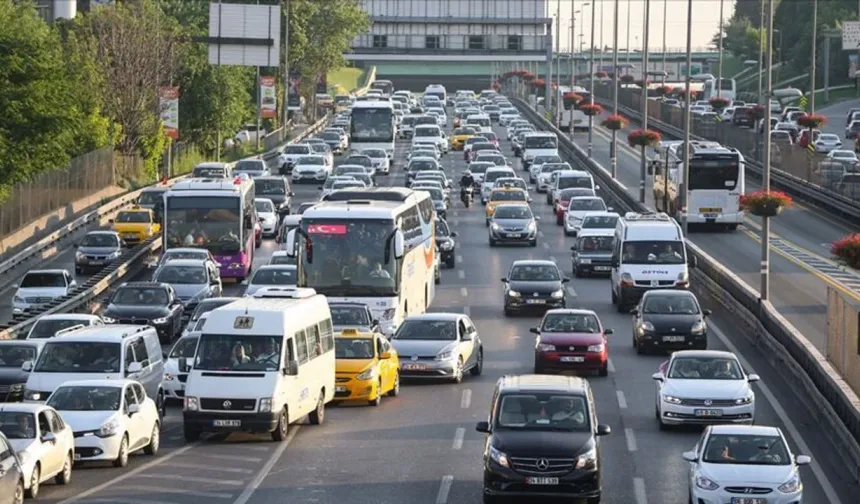 Türkiye'de Araç Sayısı Rekor Seviyeye Ulaştı! İstanbul, Ankara ve İzmir'de Kaç Taşıt Var?