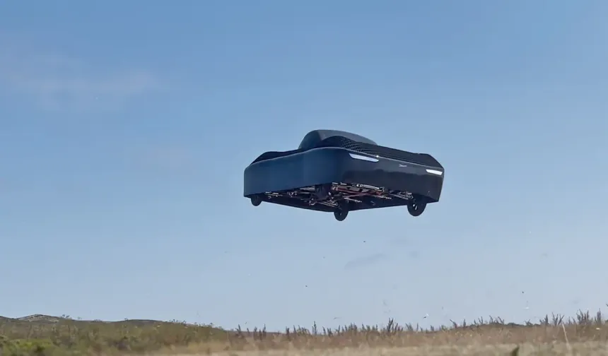 Elon Musk'tan Akılalmaz Tesla Roadster Gösterisi! Elektrikli Otomobil Havalanıp Takla Attı